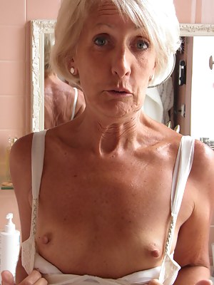 Naked moms with small tits - Pics and galleries
